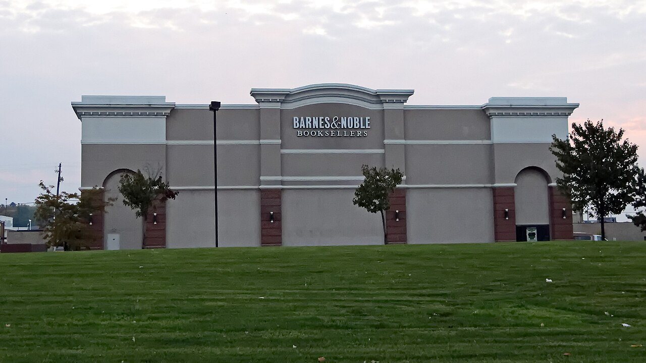 The storefront of a Barnes & Noble bookstore in the United States