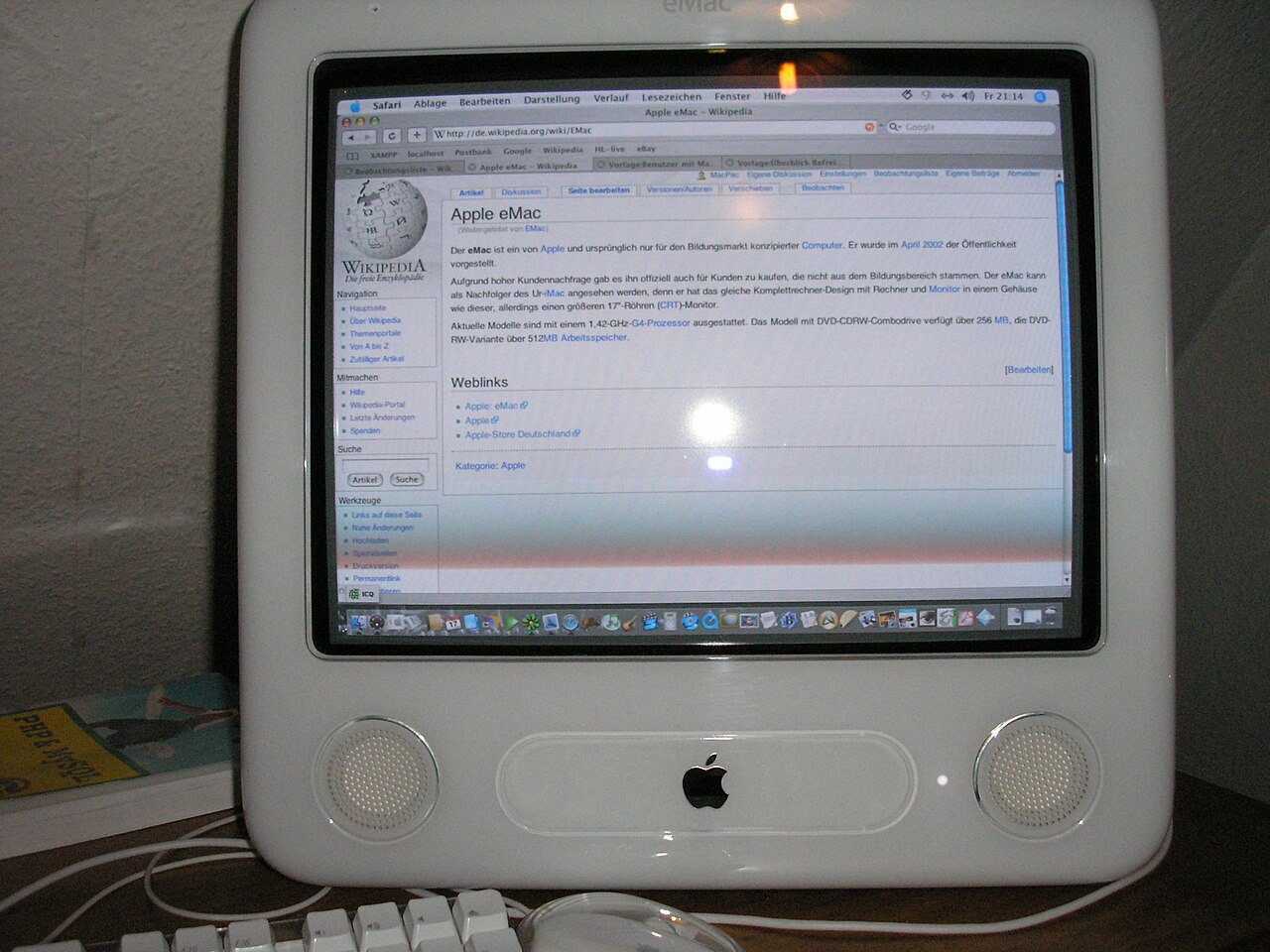 Apple eMac desktop computer, the machine common in school computer labs during Club Penguin's peak years